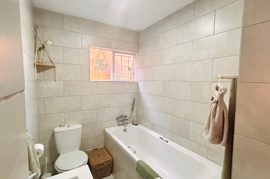 4 Bedroom Property for Sale in Brummeria Gauteng