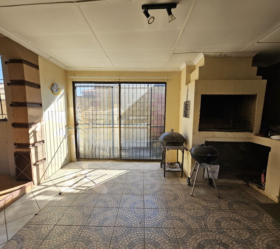 To Let 3 Bedroom Property for Rent in Dalpark Gauteng