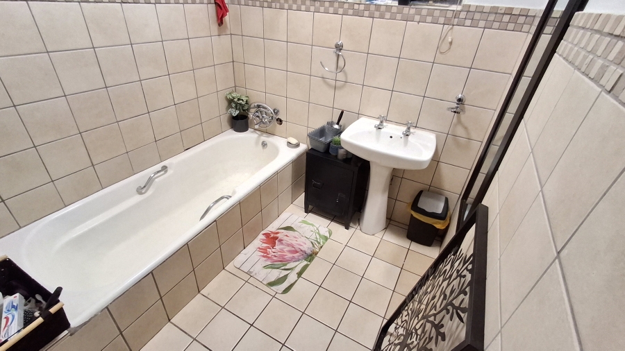 4 Bedroom Property for Sale in Sinoville Gauteng