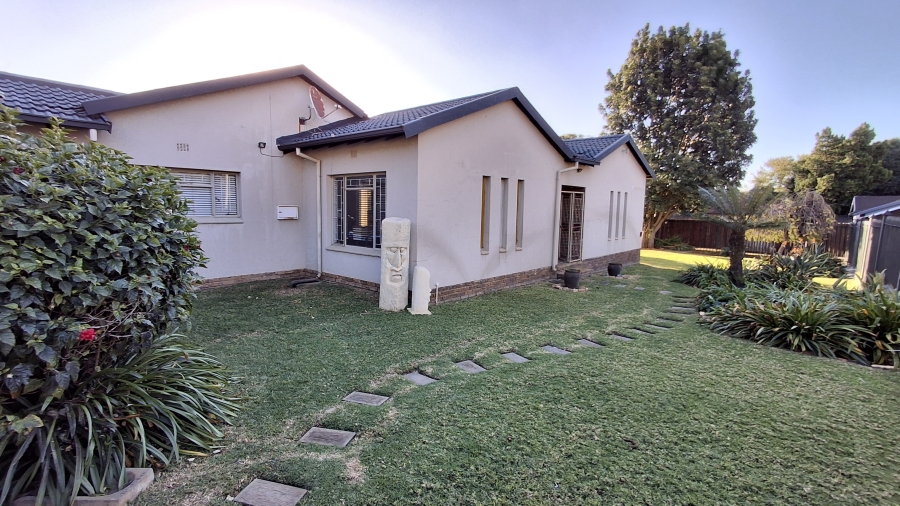 4 Bedroom Property for Sale in Sinoville Gauteng