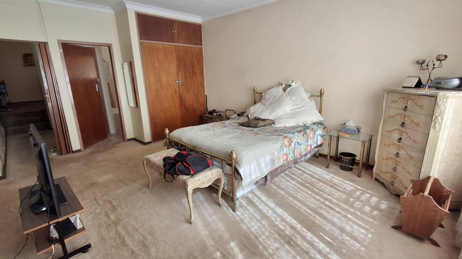 4 Bedroom Property for Sale in Sinoville Gauteng