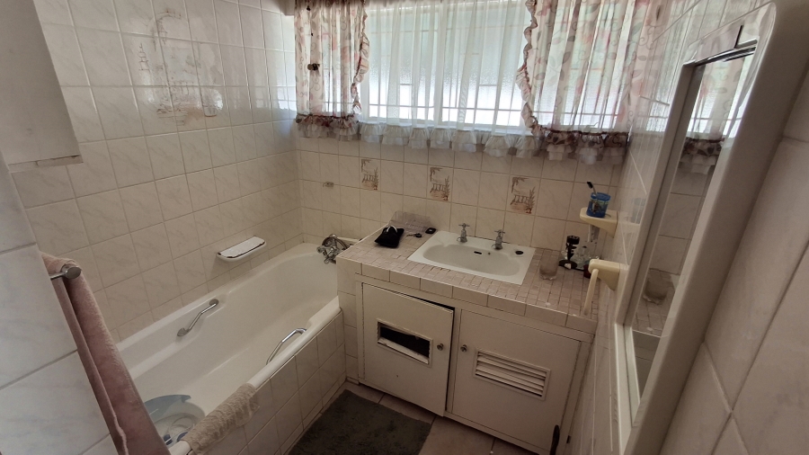 4 Bedroom Property for Sale in Sinoville Gauteng