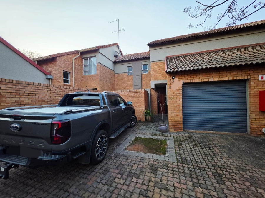 To Let 3 Bedroom Property for Rent in Die Wilgers Gauteng