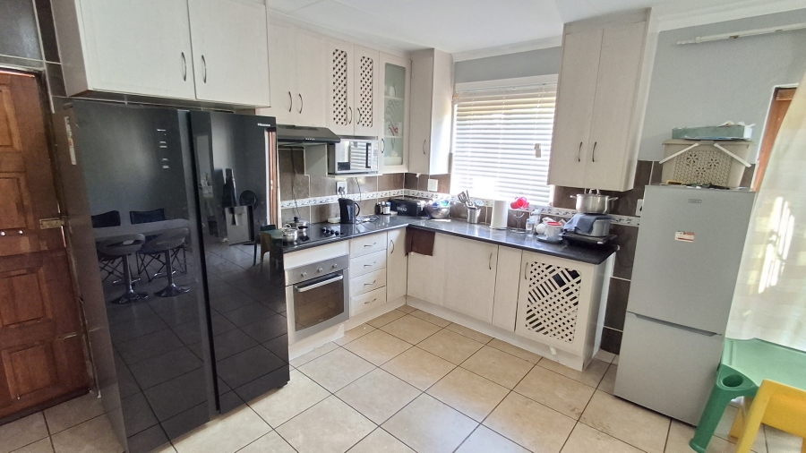 2 Bedroom Property for Sale in Hesteapark Gauteng