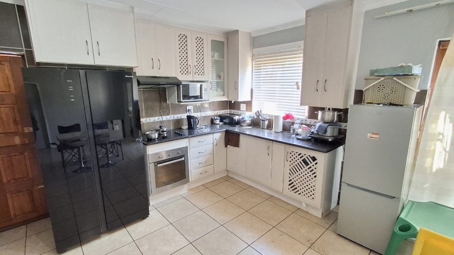 2 Bedroom Property for Sale in Hesteapark Gauteng