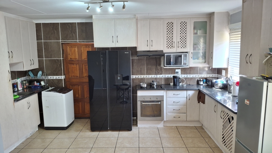 2 Bedroom Property for Sale in Hesteapark Gauteng
