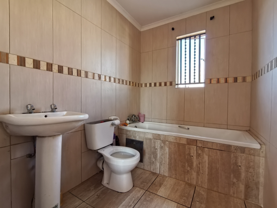 2 Bedroom Property for Sale in Crystal Park Gauteng