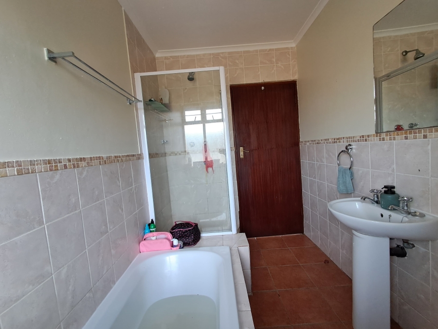 2 Bedroom Property for Sale in Montana Tuine Gauteng