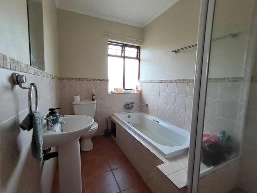 2 Bedroom Property for Sale in Montana Tuine Gauteng