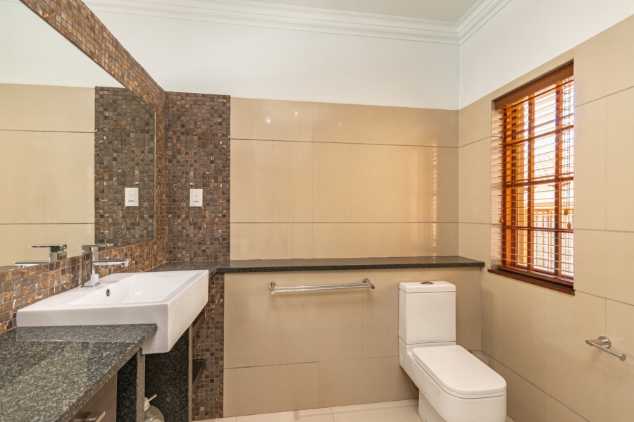 To Let 5 Bedroom Property for Rent in Bryanston Gauteng