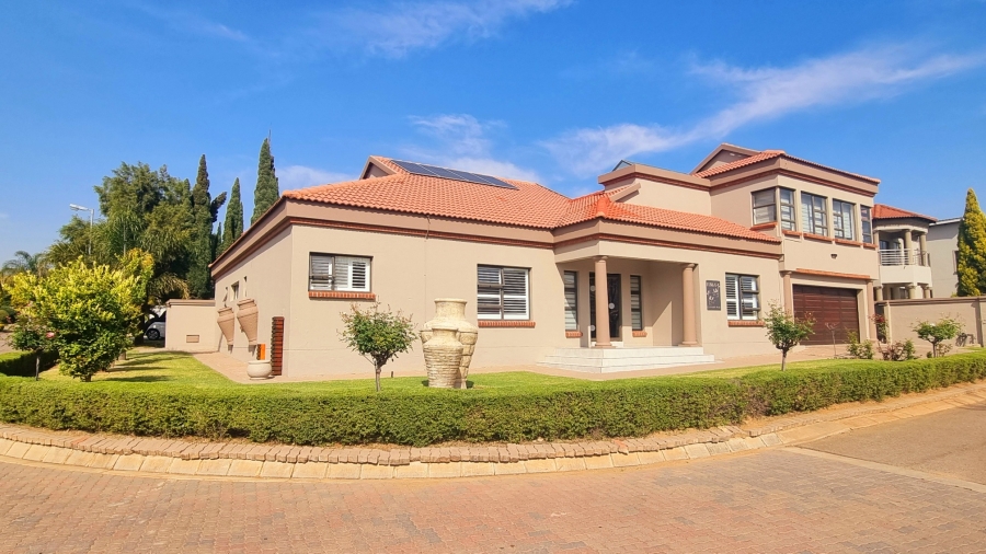 5 Bedroom Property for Sale in Crescent Wood Country Estate Gauteng