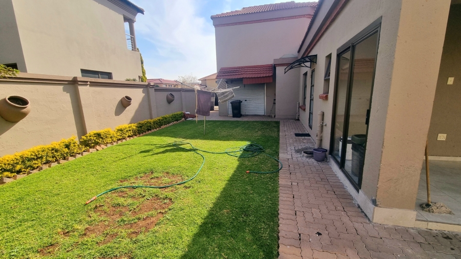 5 Bedroom Property for Sale in Crescent Wood Country Estate Gauteng