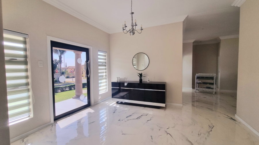 5 Bedroom Property for Sale in Crescent Wood Country Estate Gauteng