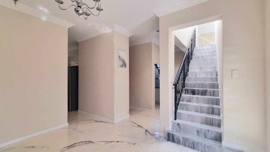 5 Bedroom Property for Sale in Crescent Wood Country Estate Gauteng