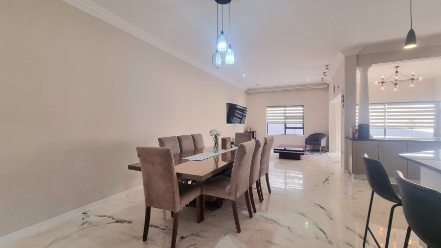 5 Bedroom Property for Sale in Crescent Wood Country Estate Gauteng