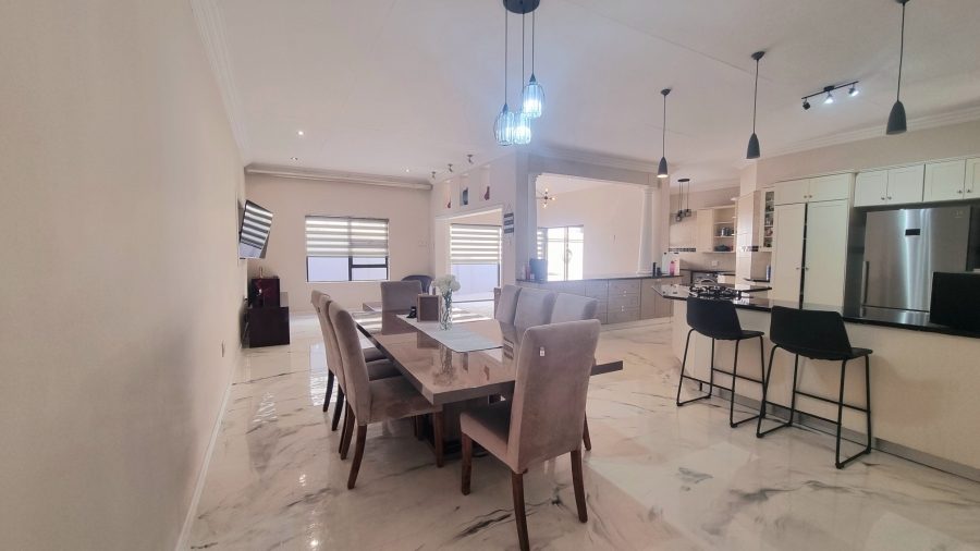 5 Bedroom Property for Sale in Crescent Wood Country Estate Gauteng