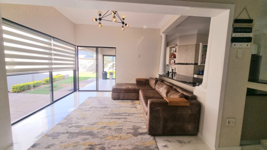 5 Bedroom Property for Sale in Crescent Wood Country Estate Gauteng