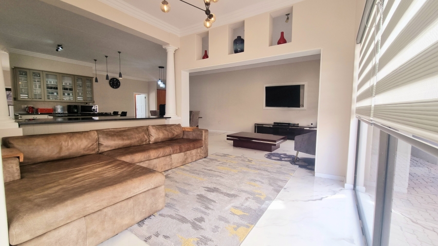 5 Bedroom Property for Sale in Crescent Wood Country Estate Gauteng
