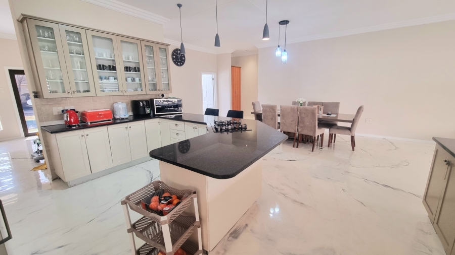 5 Bedroom Property for Sale in Crescent Wood Country Estate Gauteng