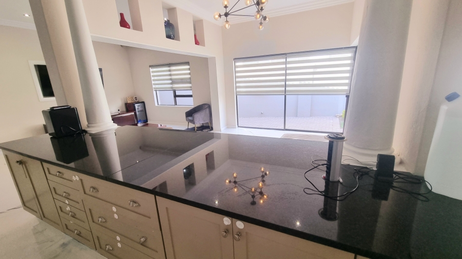 5 Bedroom Property for Sale in Crescent Wood Country Estate Gauteng
