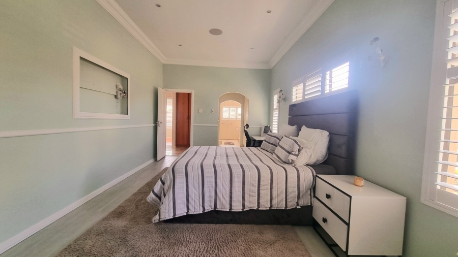 5 Bedroom Property for Sale in Crescent Wood Country Estate Gauteng