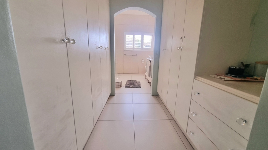 5 Bedroom Property for Sale in Crescent Wood Country Estate Gauteng