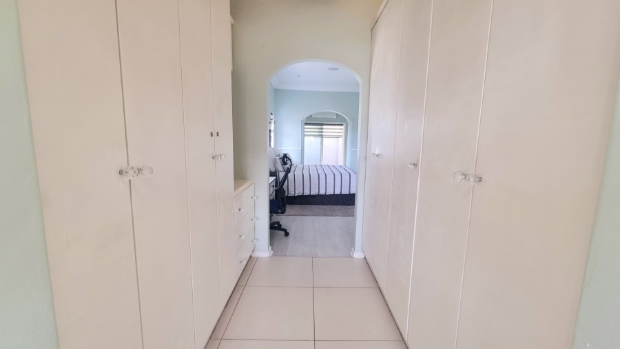 5 Bedroom Property for Sale in Crescent Wood Country Estate Gauteng
