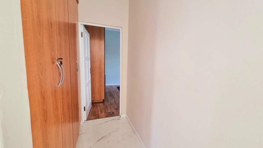 5 Bedroom Property for Sale in Crescent Wood Country Estate Gauteng