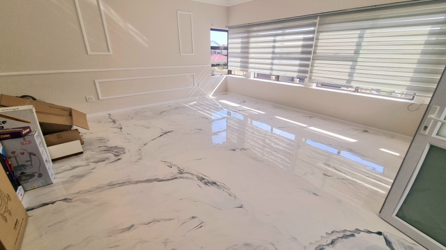 5 Bedroom Property for Sale in Crescent Wood Country Estate Gauteng