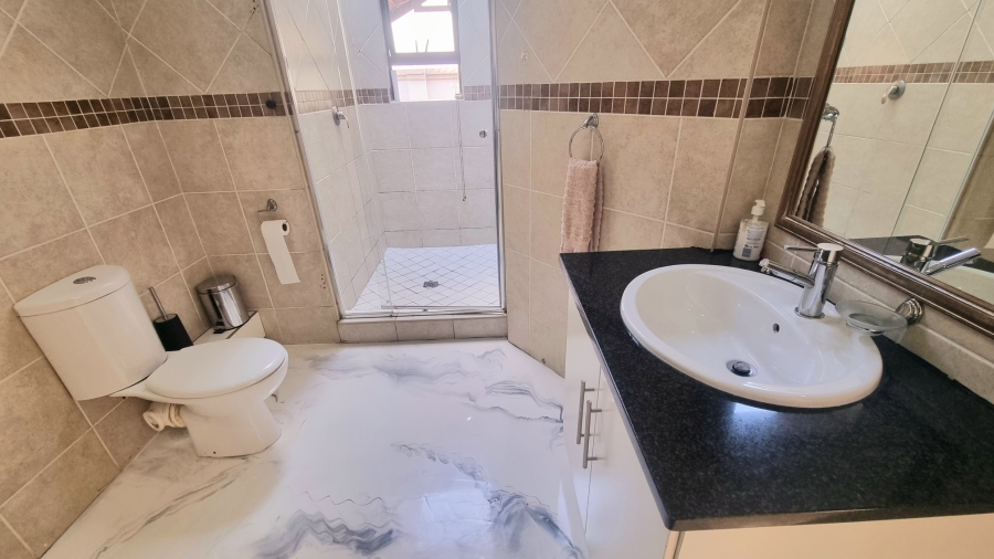5 Bedroom Property for Sale in Crescent Wood Country Estate Gauteng