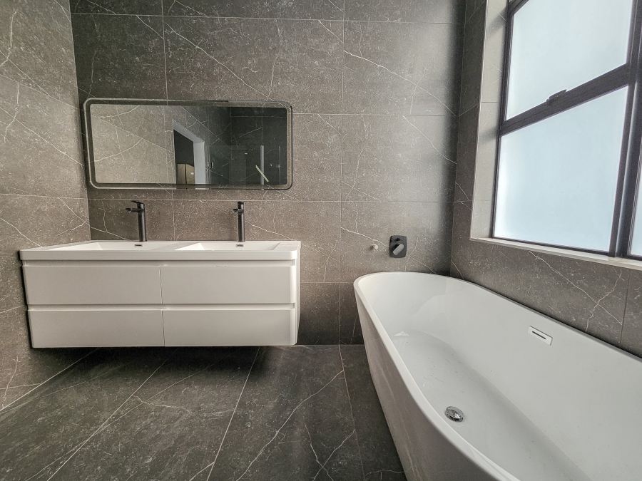 4 Bedroom Property for Sale in Fountainbrook Estate Gauteng