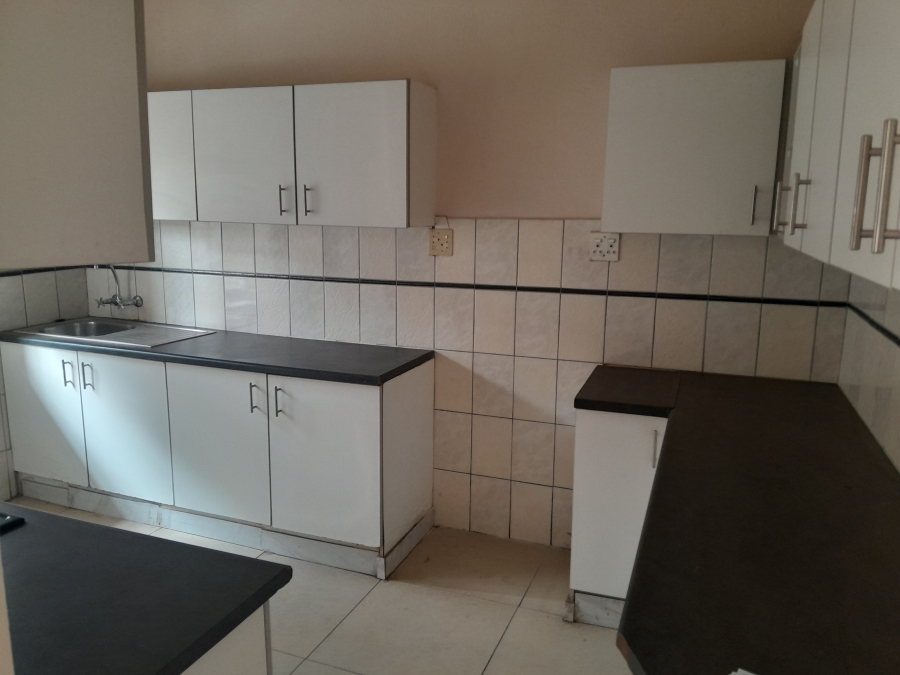 To Let 1 Bedroom Property for Rent in Selection Park Gauteng