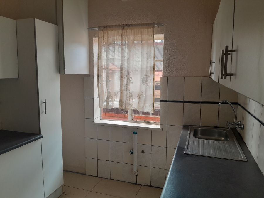 To Let 1 Bedroom Property for Rent in Selection Park Gauteng