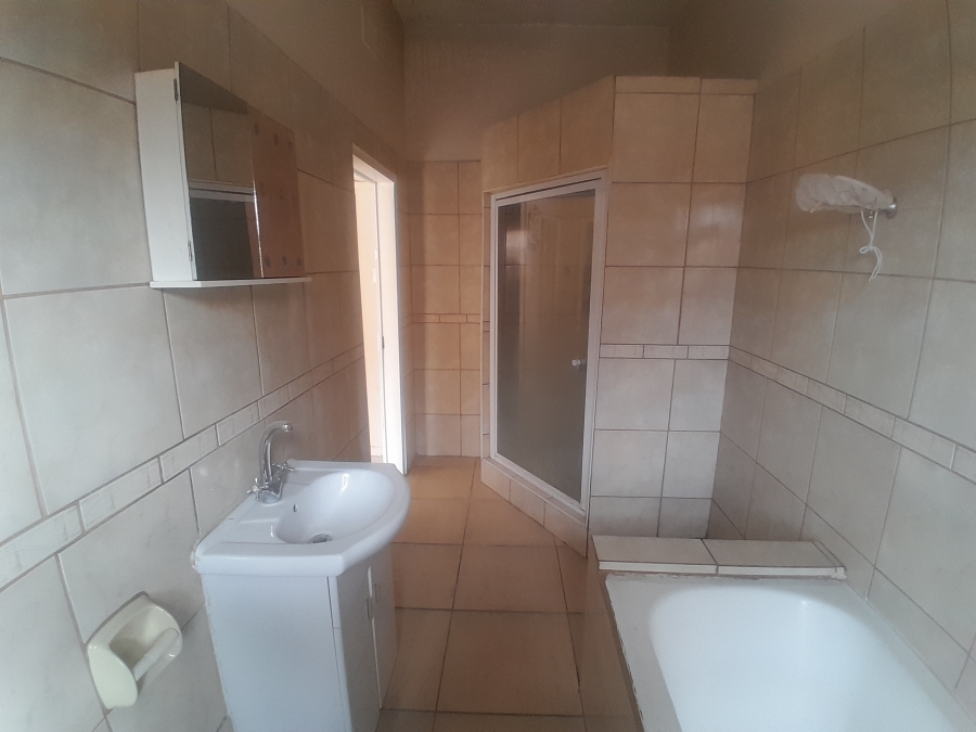 To Let 1 Bedroom Property for Rent in Selection Park Gauteng
