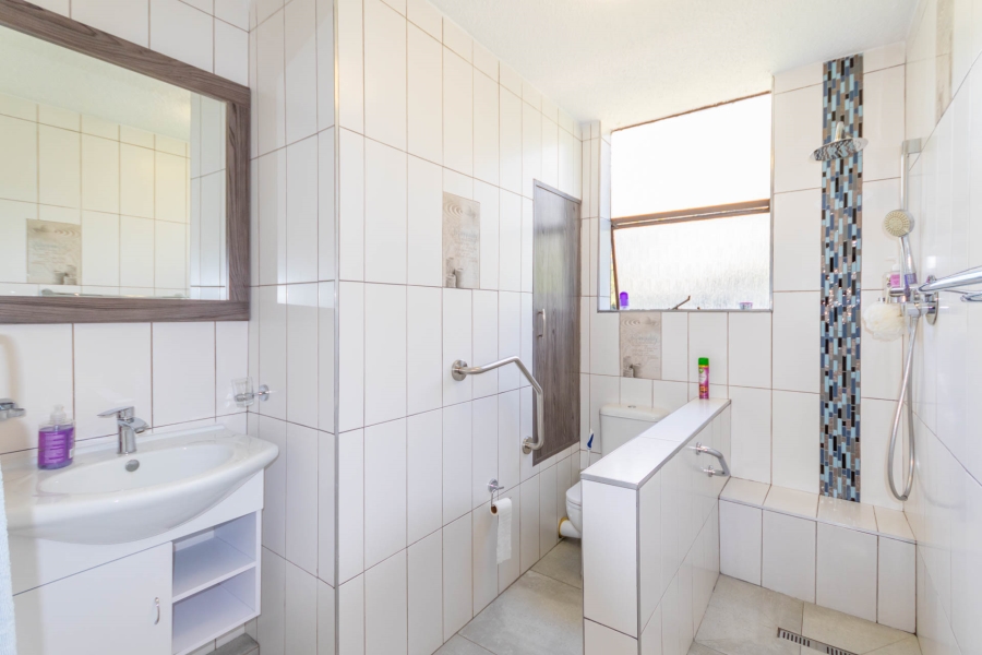 3 Bedroom Property for Sale in Sandhurst Gauteng