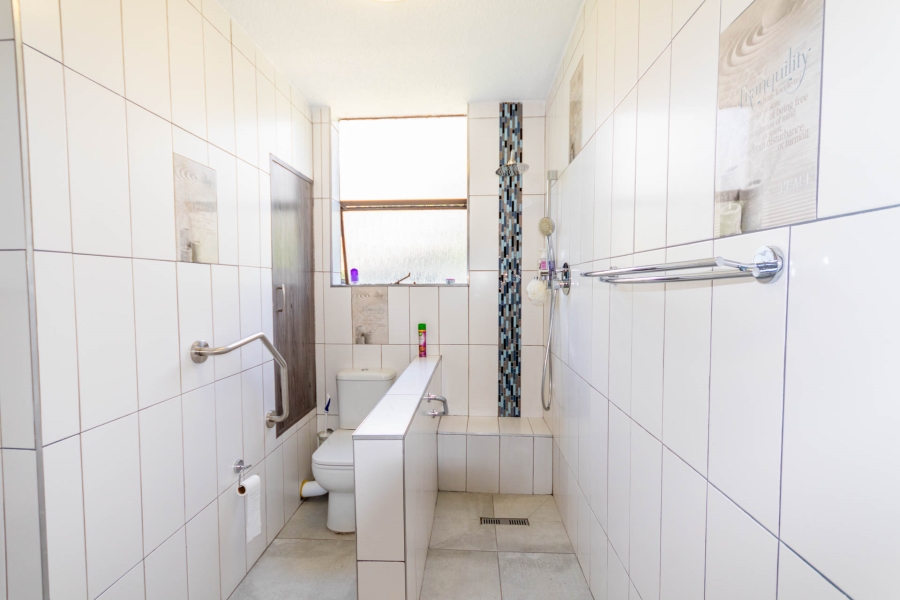 3 Bedroom Property for Sale in Sandhurst Gauteng