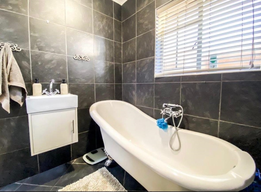 2 Bedroom Property for Sale in Brentwood Gauteng