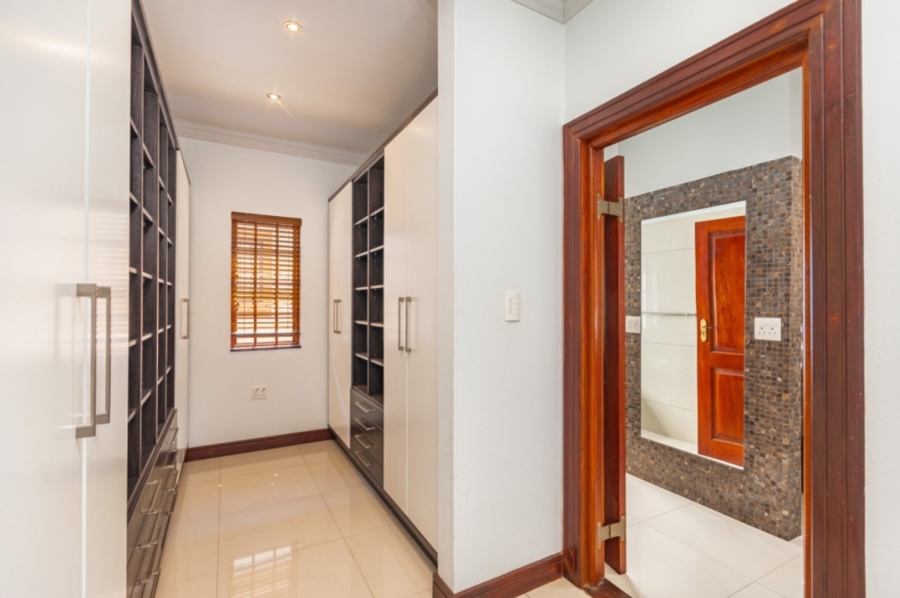 5 Bedroom Property for Sale in Bryanston Gauteng
