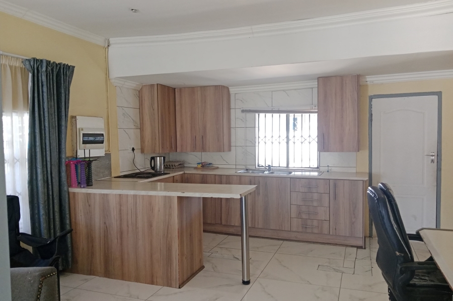 To Let 3 Bedroom Property for Rent in Danville Gauteng