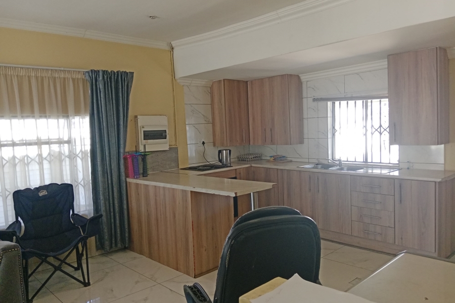 To Let 3 Bedroom Property for Rent in Danville Gauteng