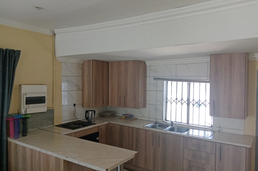 To Let 3 Bedroom Property for Rent in Danville Gauteng