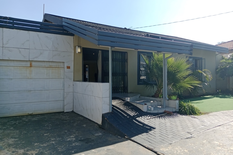 To Let 3 Bedroom Property for Rent in Danville Gauteng