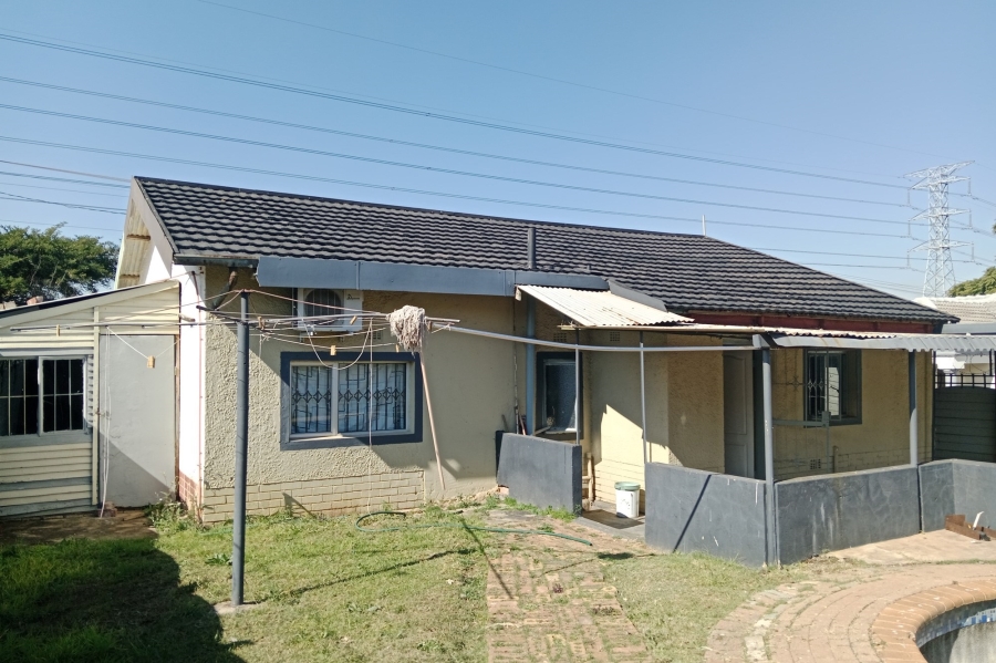 To Let 3 Bedroom Property for Rent in Danville Gauteng