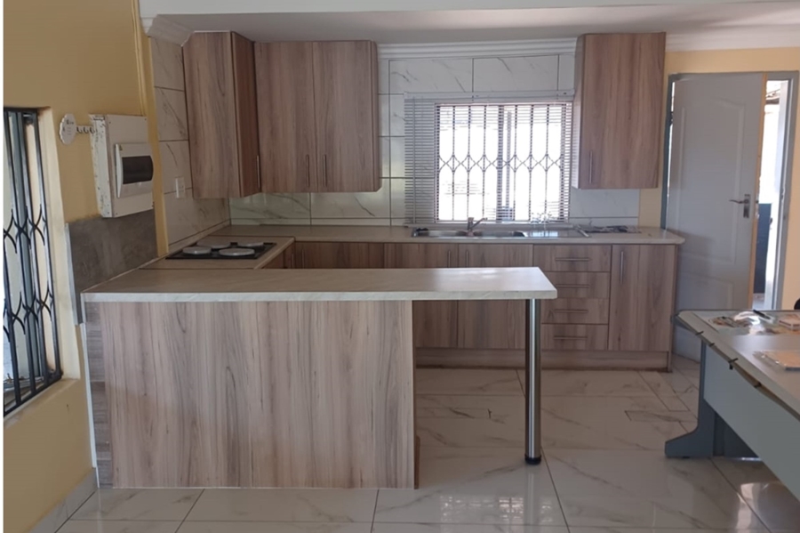 To Let 3 Bedroom Property for Rent in Danville Gauteng