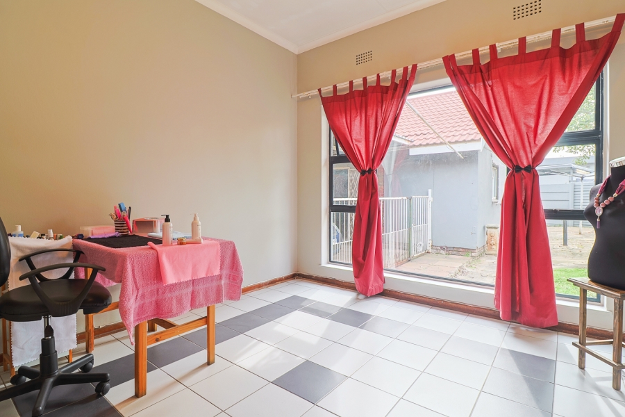 3 Bedroom Property for Sale in Verwoerdpark Gauteng