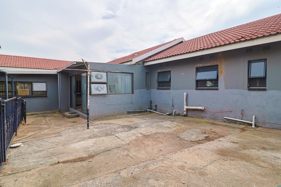 3 Bedroom Property for Sale in Verwoerdpark Gauteng