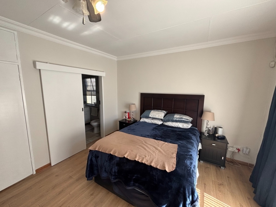 To Let 4 Bedroom Property for Rent in Glen Marais Gauteng