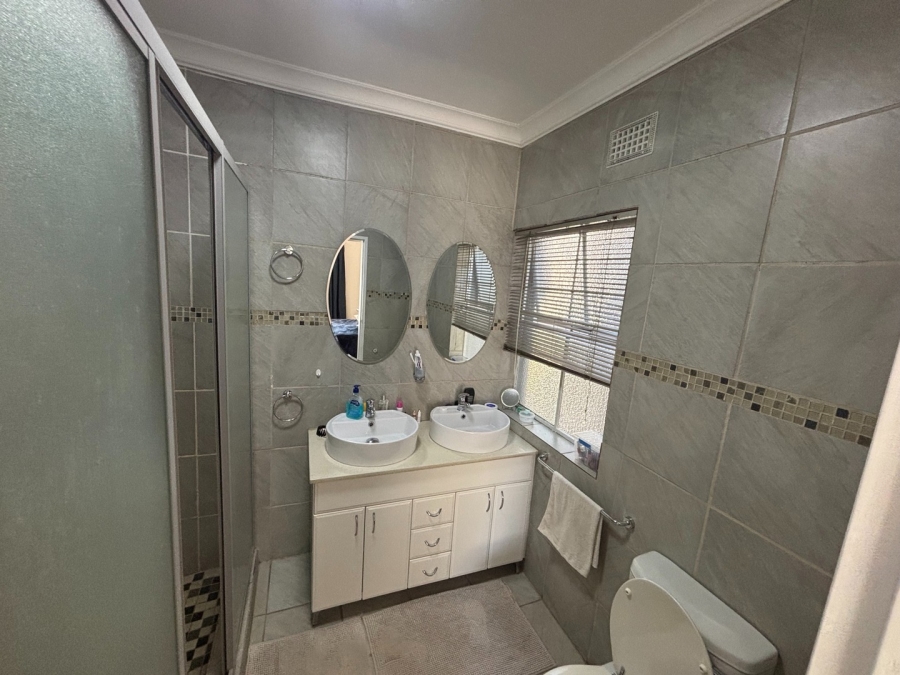 To Let 4 Bedroom Property for Rent in Glen Marais Gauteng