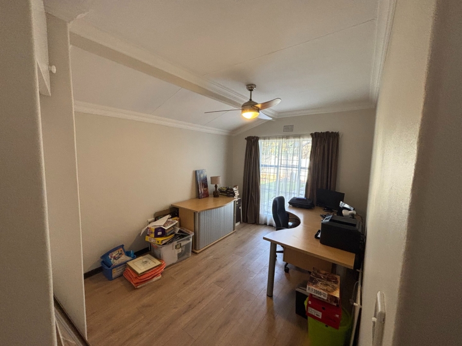 To Let 4 Bedroom Property for Rent in Glen Marais Gauteng
