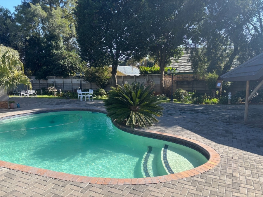 To Let 4 Bedroom Property for Rent in Glen Marais Gauteng
